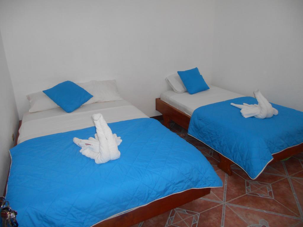 El Descanso Del Petrel Puerto Ayora  Esterno foto