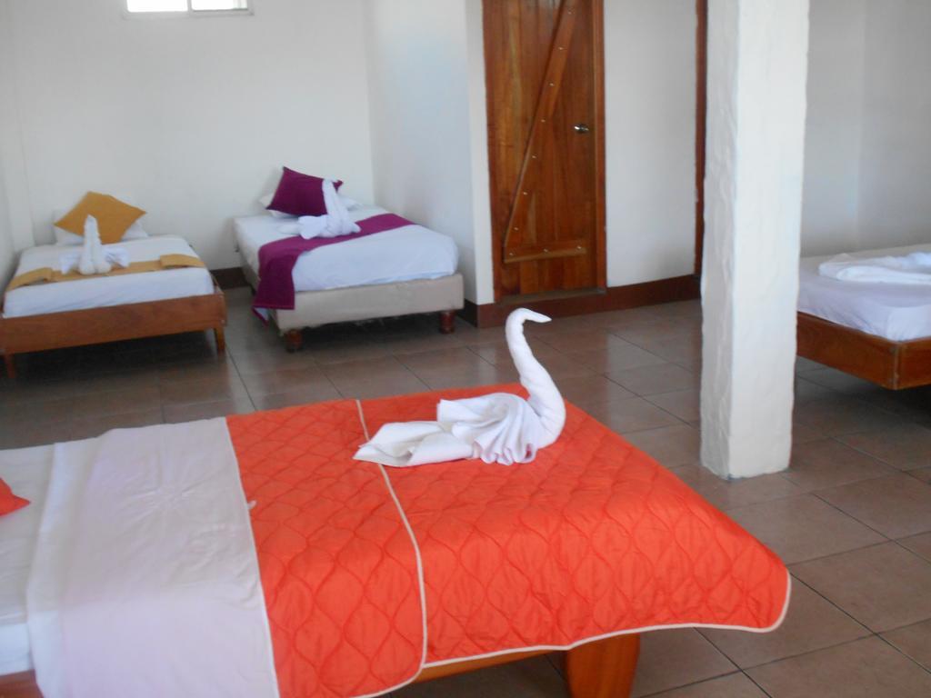 El Descanso Del Petrel Puerto Ayora  Esterno foto