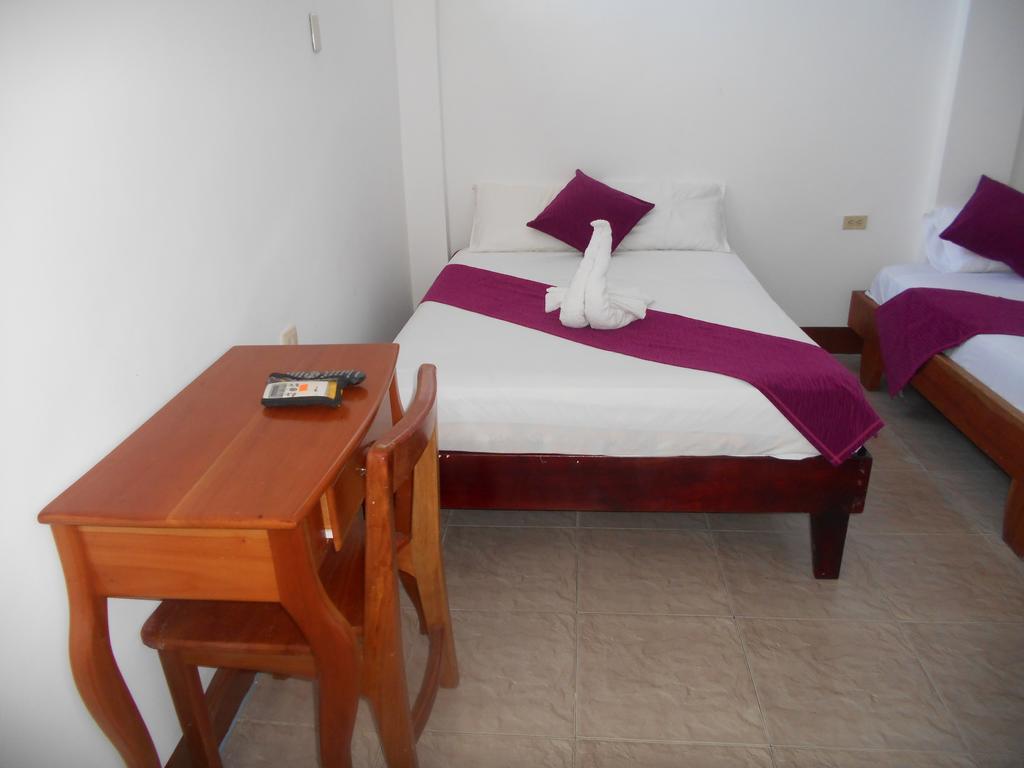 El Descanso Del Petrel Puerto Ayora  Esterno foto